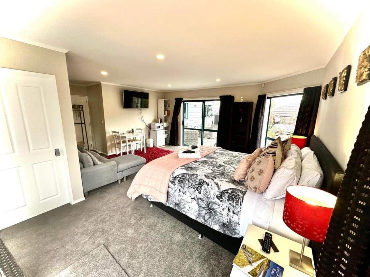 Observation Guest Suite Парапарауму Екстериор снимка