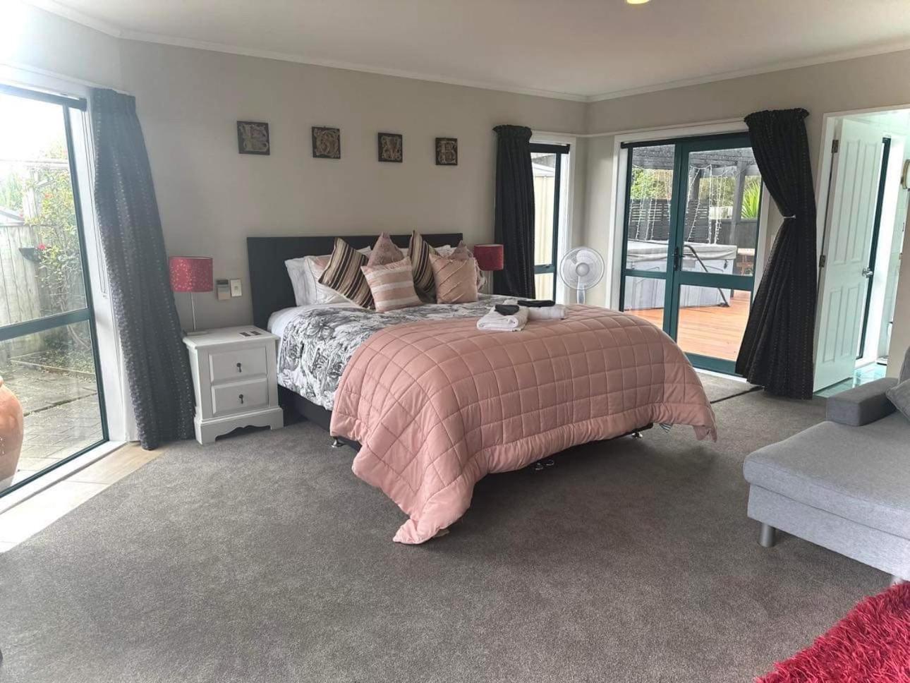 Observation Guest Suite Парапарауму Екстериор снимка